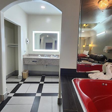 Scottish Inn & Suites Sam Houston Parkway ภายนอก รูปภาพ
