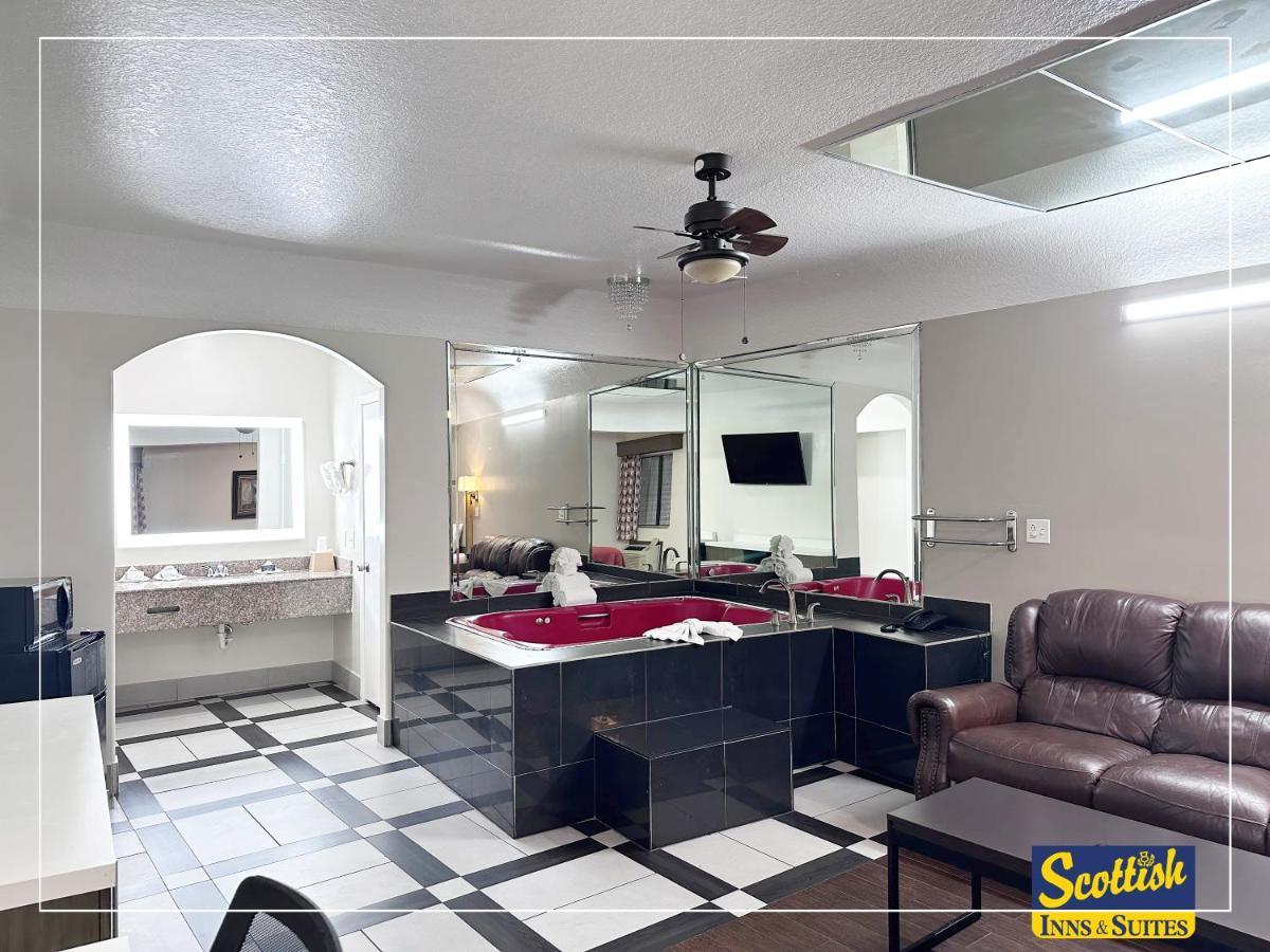 Scottish Inn & Suites Sam Houston Parkway ภายนอก รูปภาพ