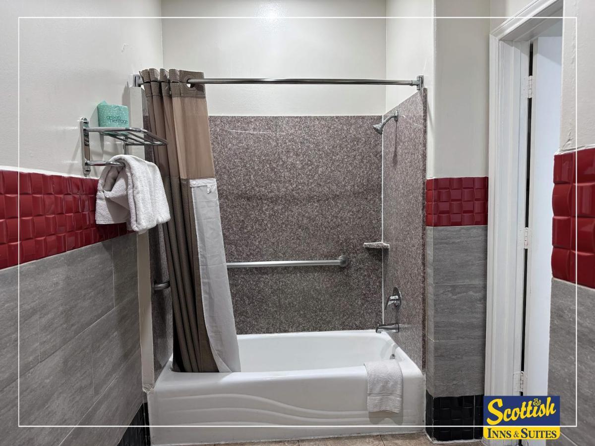 Scottish Inn & Suites Sam Houston Parkway ภายนอก รูปภาพ