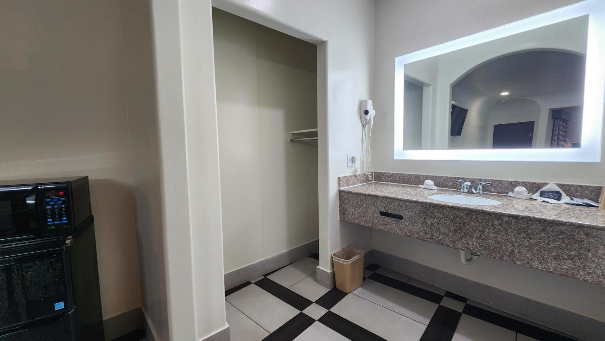 Scottish Inn & Suites Sam Houston Parkway ภายนอก รูปภาพ