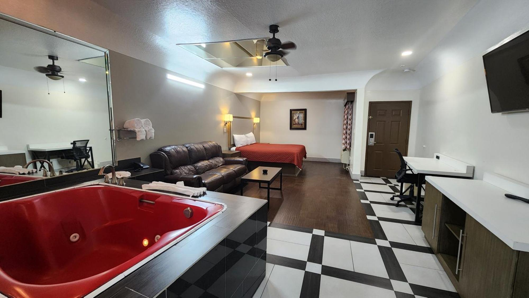 Scottish Inn & Suites Sam Houston Parkway ภายนอก รูปภาพ